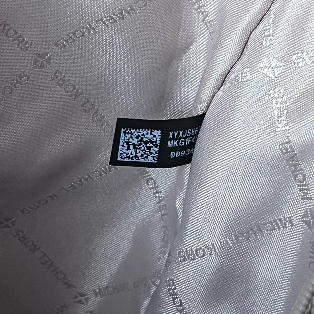 🌼Michael Kors Purse - Picture 13 of 13